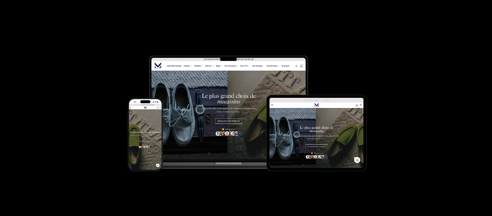 Capture d'écran du site web de Mon Mocassin affiché sur trois appareils : un téléphone mobile, un ordinateur portable et une tablette. Le site présente une large gamme de mocassins avec une interface élégante et moderne. Chaque appareil montre une version optimisée et responsive du site, mettant en valeur des chaussures soigneusement disposées, accompagnées d'accessoires comme une montre et des éléments de mode. Le texte principal annonce 'Le plus grand choix de mocassins', soulignant la diversité des produits proposés.